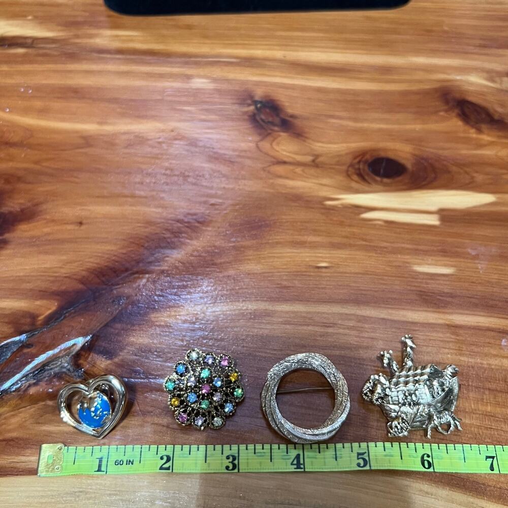 Vintage Lot Brooches Lapel Pins Gold Tone Noahs Ark World Heart Filigree Circle - Picture 2 of 10